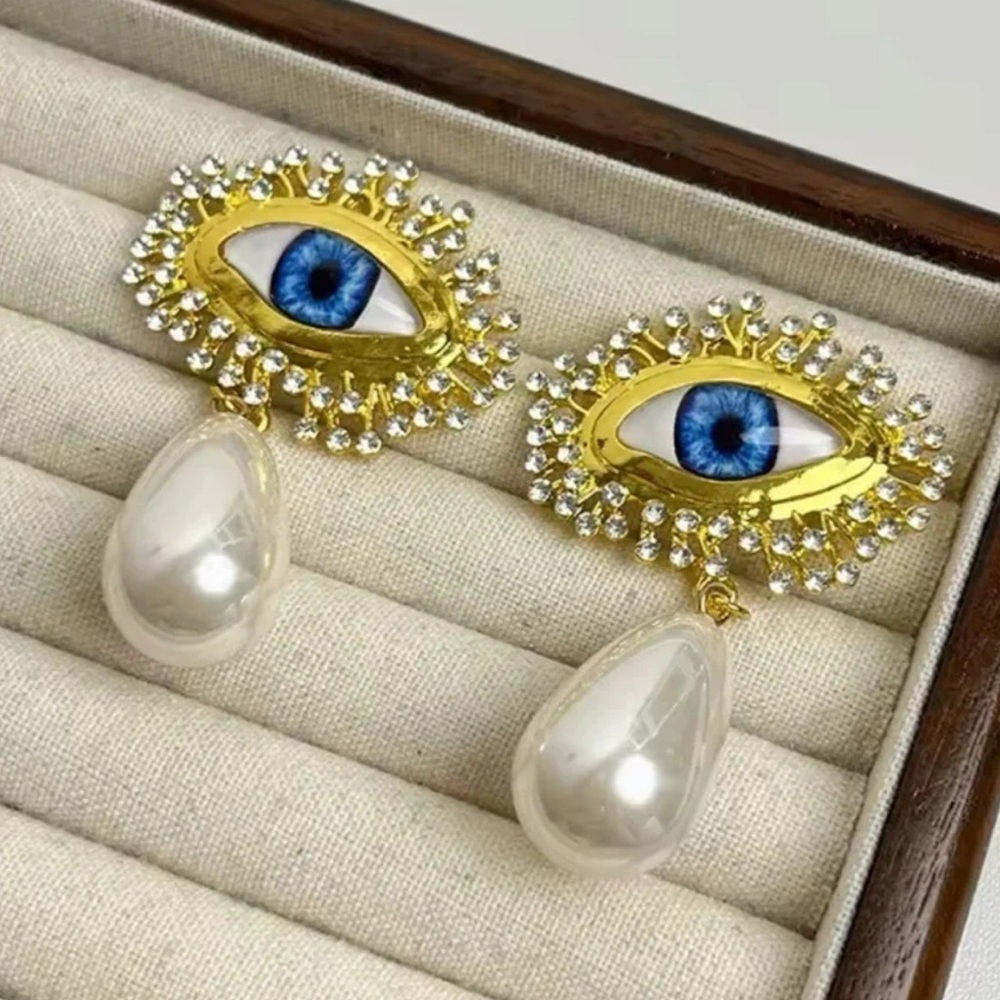 Baroque Guardian Tear Magic Eyes Crystal Pearl Earrings
